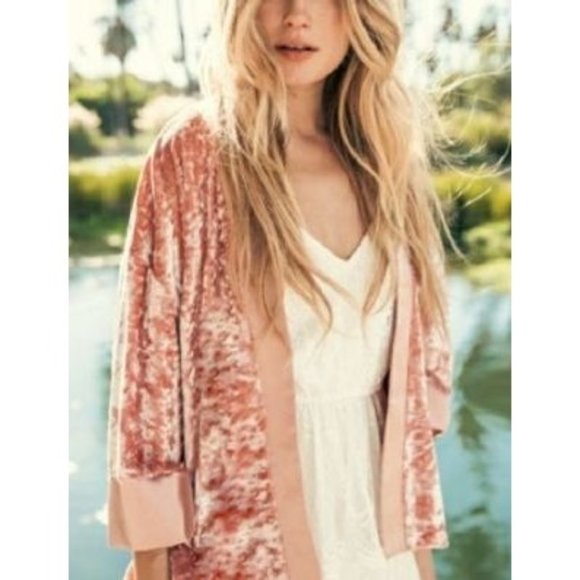 Free People Willow‎ & Clay Crushed Velvet Kimono Cardigan Pink XS/S Boho NWOT - Picture 1 of 12